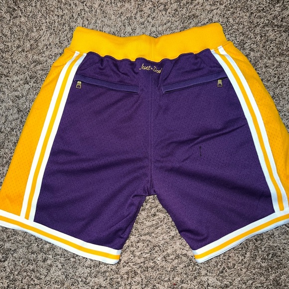 Mens LAKERS basketball shorts - Picture 4 of 4